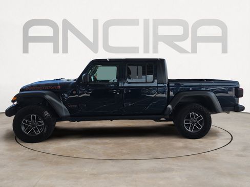 Used 2025 Jeep Gladiator Mojave AWD/4WD image 5
