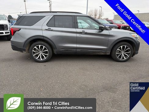 Used 2025 Ford Explorer ST-Line image 9