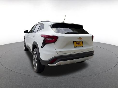 Used 2025 Chevrolet Trax LT FWD image 11