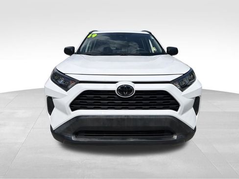 Used 2019 Toyota RAV4 LE image 2