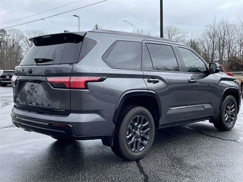 Used 2025 Toyota Sequoia Platinum image 5