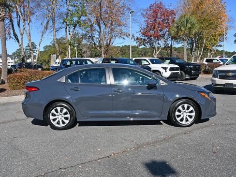 Certified 2025 Toyota Corolla LE image 5