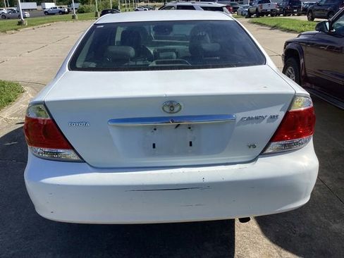 Used 2005 Toyota Camry LE FWD image 11