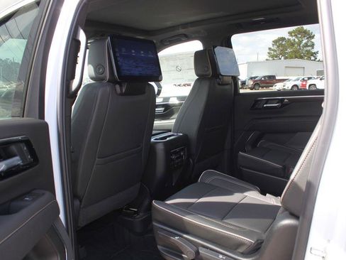 New 2026 Chevrolet Suburban Premier image 10