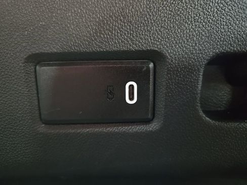 Used 2021 GMC Yukon XL Denali w/ Denali Premium Package image 55