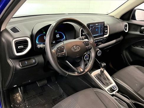 Used 2024 Hyundai Venue Limited image 13