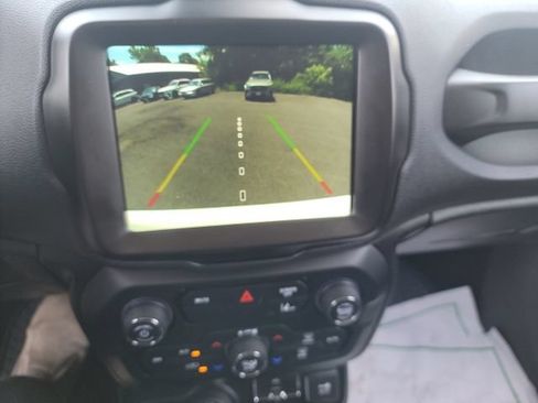 Used 2023 Jeep Renegade Latitude w/ Premium Group AWD/4WD image 11