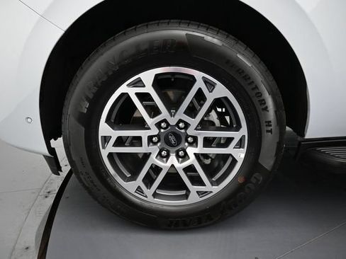 Certified 2025 Ford Expedition Active RWD image 9