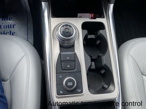 Used 2021 Ford Explorer XLT w/ Equipment Group 202A image 21