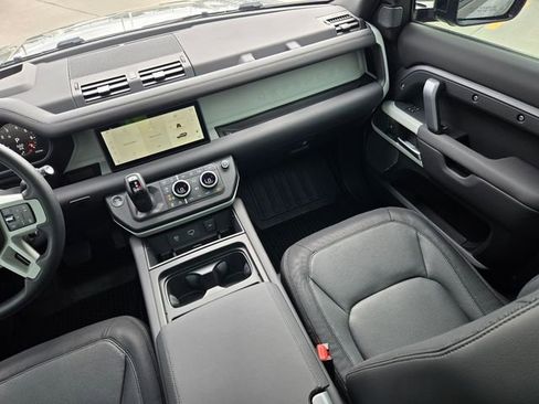 Used 2024 Land Rover Defender 110 X-Dynamic SE AWD/4WD image 33