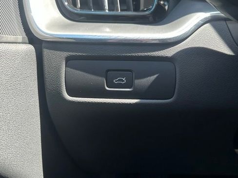 Certified 2023 Volvo XC60 B5 Core AWD/4WD image 29