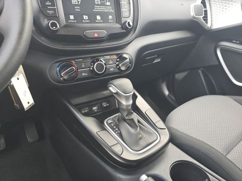 Used 2021 Kia Soul LX FWD image 24