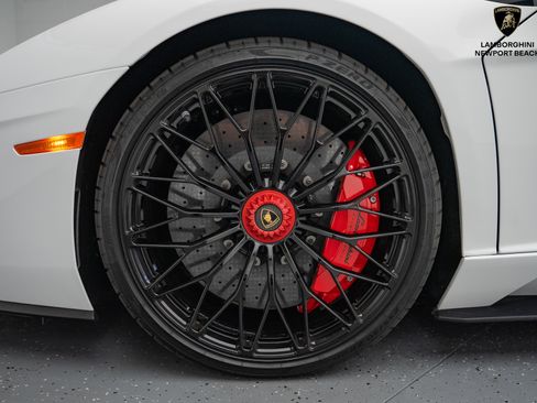 Used 2019 Lamborghini Aventador S image 41