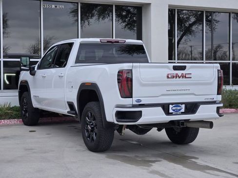 Used 2025 GMC Sierra 2500 AT4 image 5