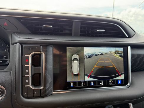 Used 2022 GMC Yukon XL Denali AWD/4WD image 16