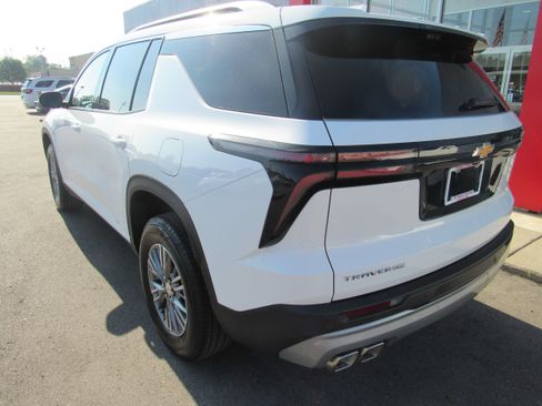 Used 2026 Chevrolet Traverse LT w/ Driver Confidence Package FWD image 7