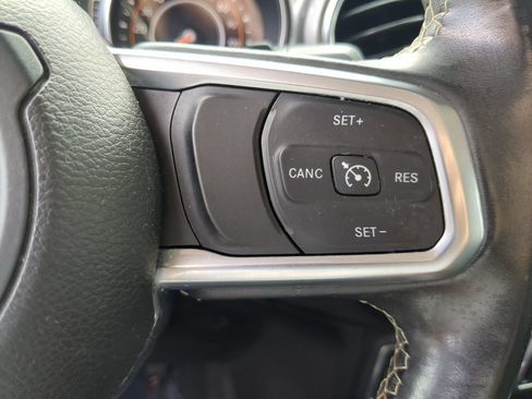 Used 2019 Jeep Wrangler Unlimited Sahara AWD/4WD image 27