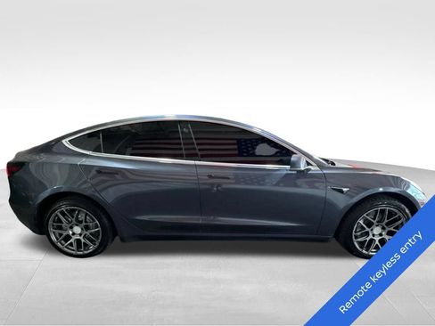 Used 2018 Tesla Model 3 Long Range RWD image 4