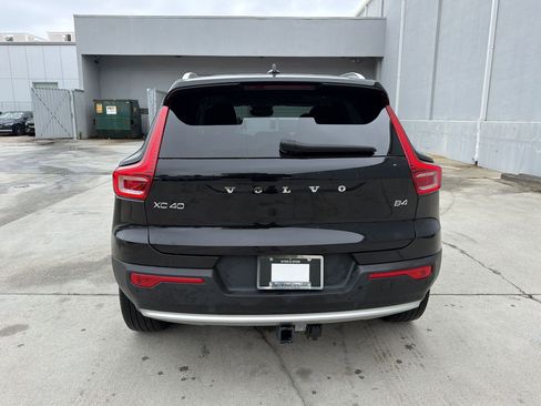 Used 2023 Volvo XC40 B4 Ultimate w/ Protection Package Premier FWD image 10