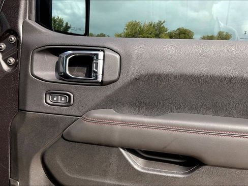 New 2025 Jeep Gladiator Rubicon w/ Convenience Group image 11