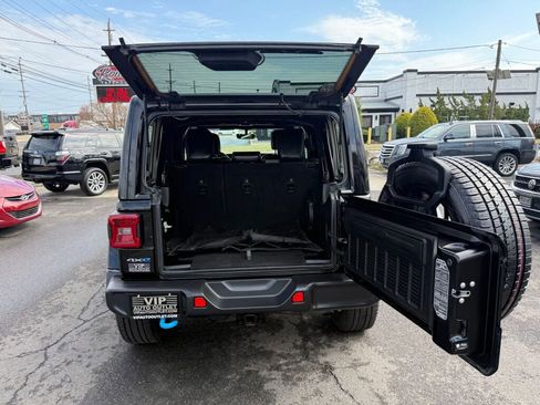 Used 2023 Jeep Wrangler Sahara w/ Dual Top Group image 31
