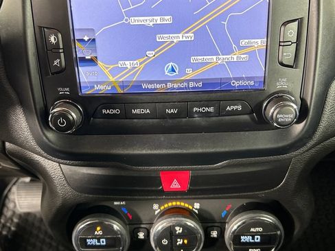 Used 2017 Jeep Renegade Trailhawk AWD/4WD image 15