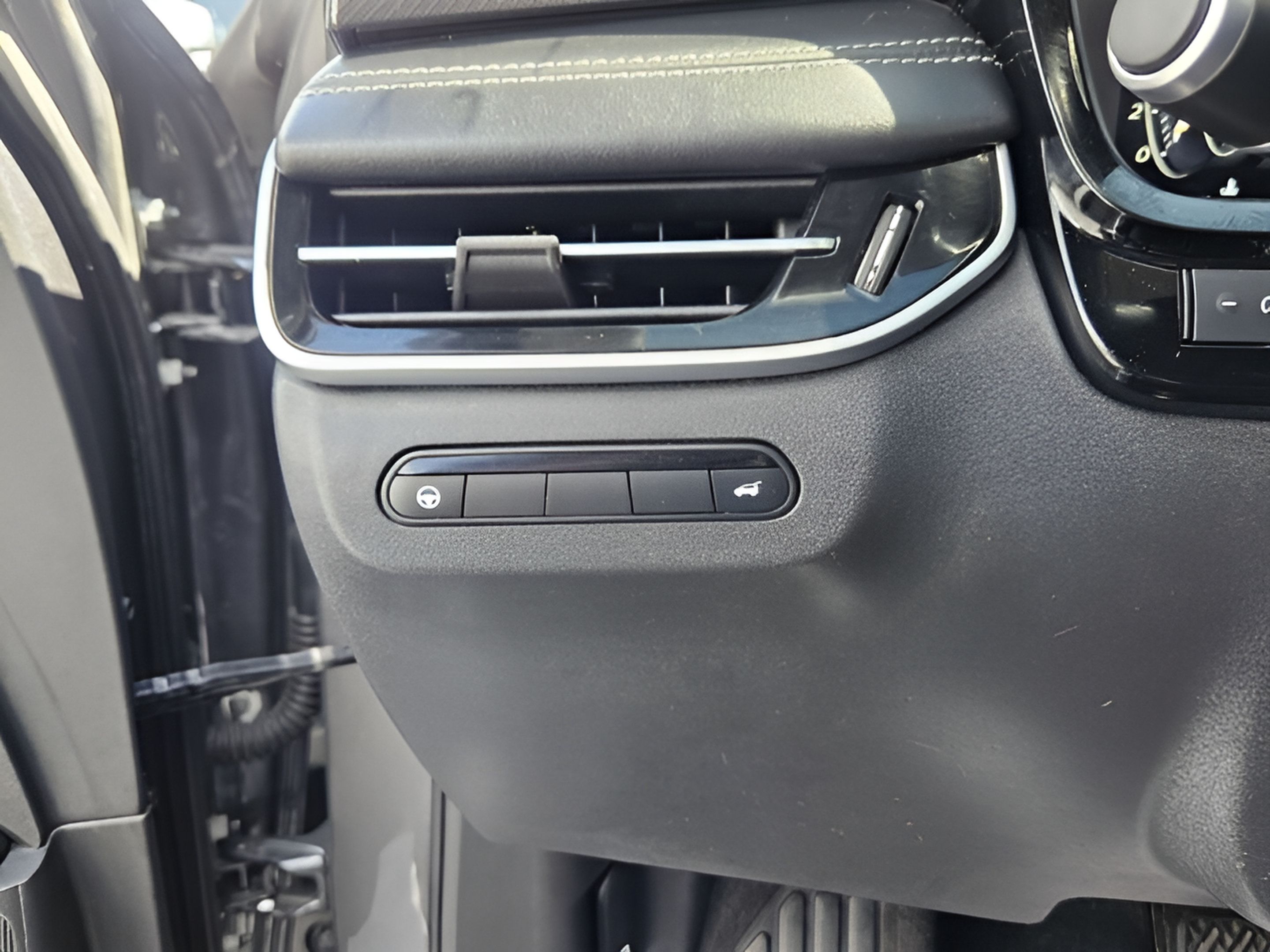 Used 2022 INFINITI QX60 Luxe w/ Cargo Package FWD image 14