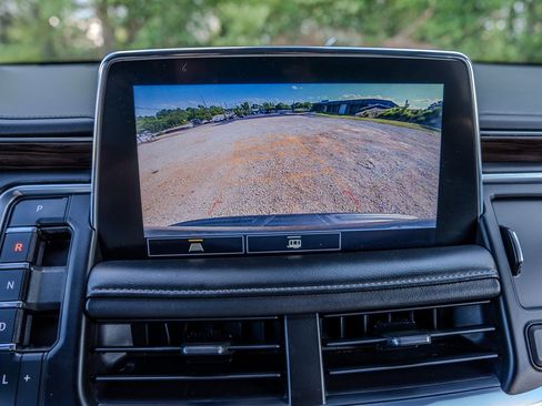 Used 2021 Chevrolet Suburban LT RWD image 21