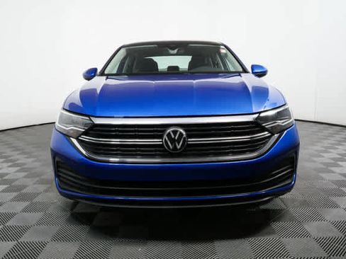 Certified 2023 Volkswagen Jetta SE FWD image 33