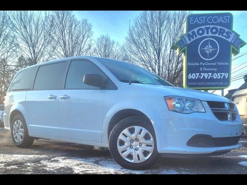 Used 2018 Dodge Grand Caravan SE w/ UConnect Hands-Free Group image 1