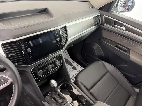 Used 2023 Volkswagen Atlas SE image 4