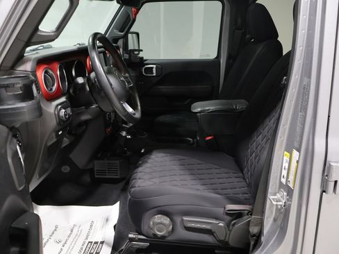 Certified 2020 Jeep Gladiator Rubicon AWD/4WD image 11