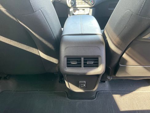 Used 2024 GMC Terrain SLE image 27