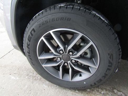 Used 2021 Jeep Grand Cherokee Limited image 31