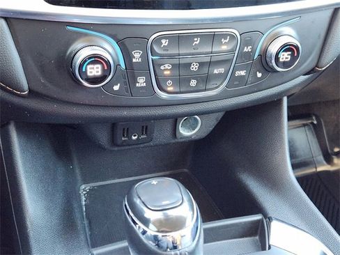 Used 2020 Chevrolet Traverse LT w/ LPO, Blackout Package image 19