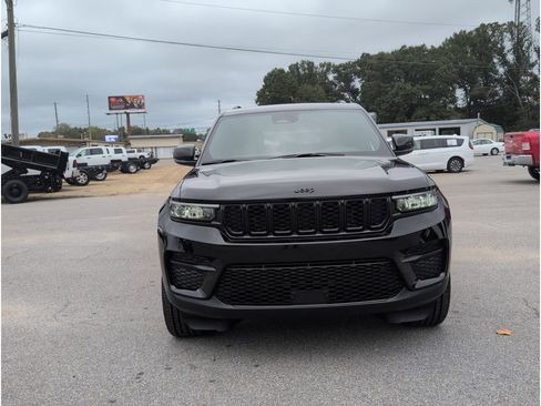 New 2025 Jeep Grand Cherokee Altitude image 8