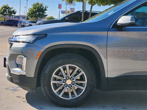 Used 2023 Chevrolet Traverse LT image 7