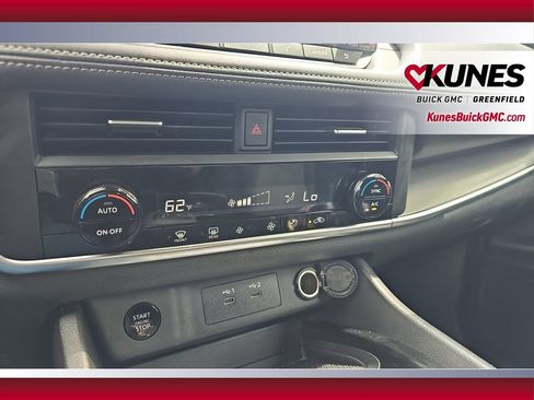 Used 2024 Nissan Rogue SV AWD/4WD image 22