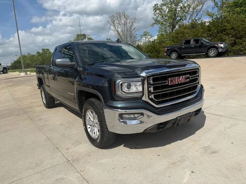 Used 2018 GMC Sierra 1500 SLE w/ SLE Value Package AWD/4WD image 3