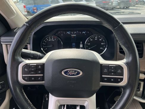 Used 2024 Ford Expedition Limited image 16