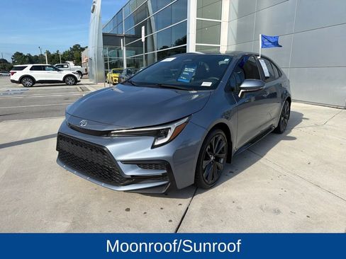 Used 2024 Toyota Corolla SE w/ SE Premium Package FWD image 3