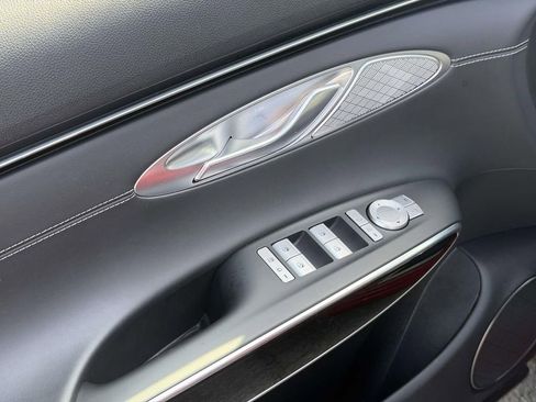 Used 2025 Genesis GV70 2.5T image 18