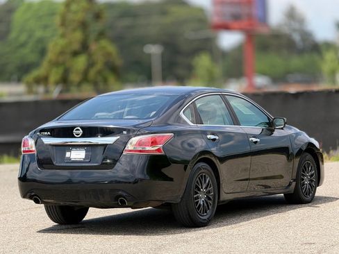 Used 2015 Nissan Altima 2.5 S w/ Power Driver Seat Package FWD image 9