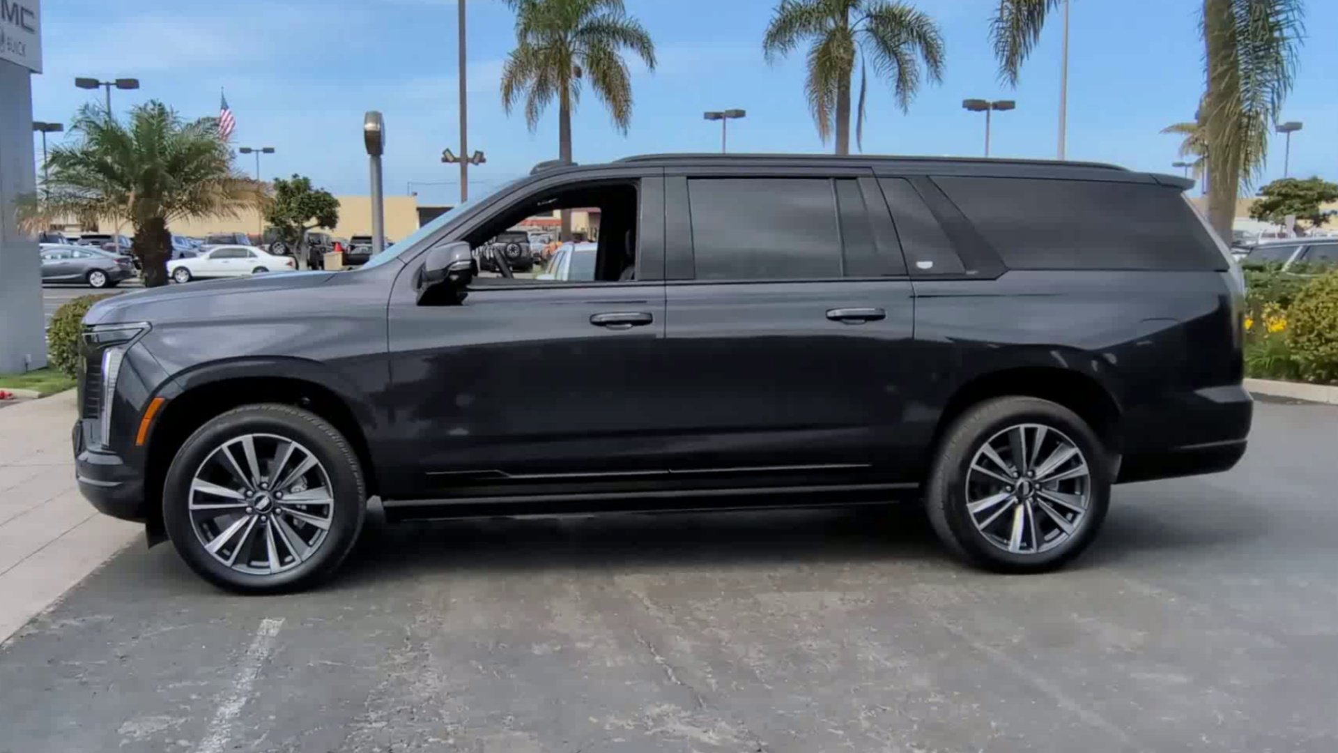 Certified 2025 Cadillac Escalade ESV Sport w/ LPO, Floor Liner Package AWD/4WD image 66