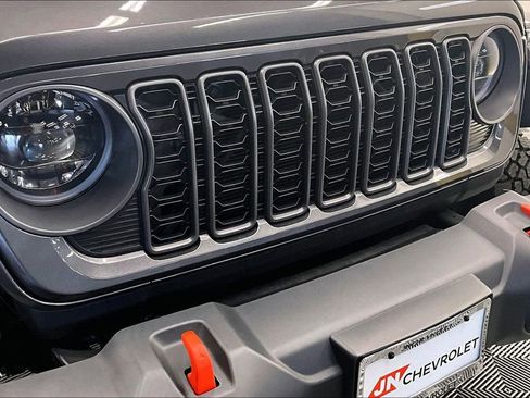 Used 2025 Jeep Gladiator Mojave image 29
