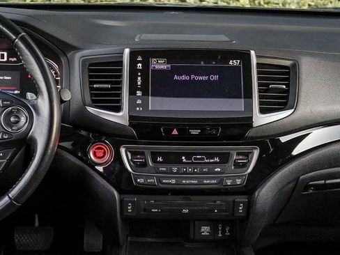 Used 2017 Honda Pilot Touring image 13