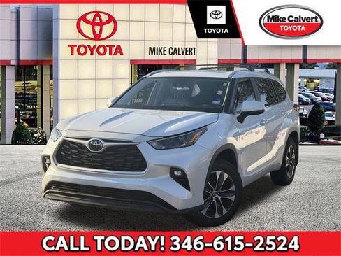 Certified 2023 Toyota Highlander XLE image 1