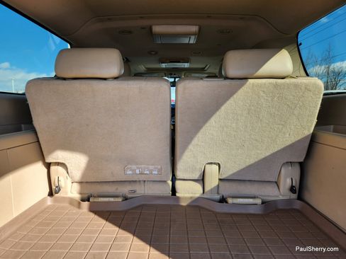 Used 2011 Cadillac Escalade ESV Premium image 30