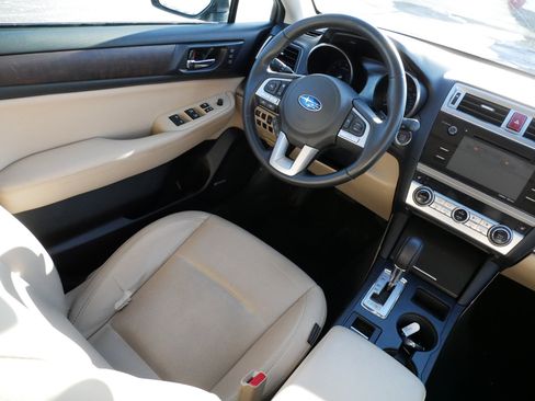 Used 2017 Subaru Outback 2.5i Limited w/ Popular Package #5 image 9