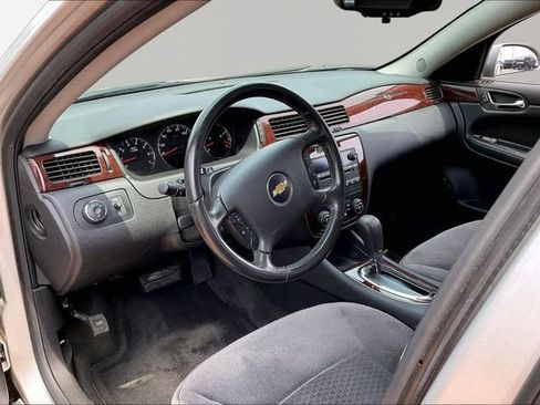 Used 2011 Chevrolet Impala LT FWD image 11